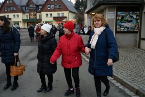 Dobrovolníci z komořanské teplárny vyvezli seniory do vánočního Seiffenu